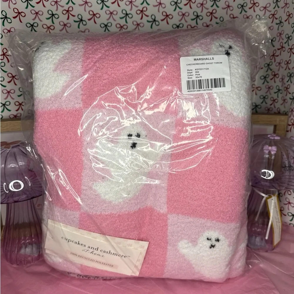 Cupcake & Cashmere Viral Ghost blanket